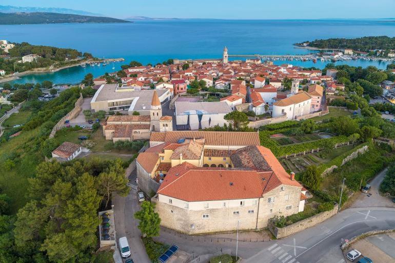 Deluxe New Apartments - Few Steps From The Beach - Luxury Holiday With Style - By Traveler Tourist Agency Krk Veglia Exterior foto