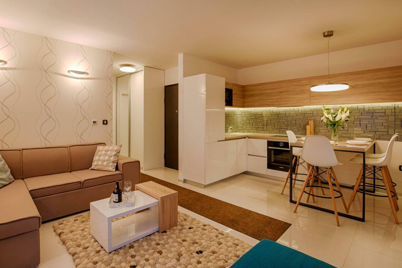 Deluxe New Apartments - Few Steps From The Beach - Luxury Holiday With Style - By Traveler Tourist Agency Krk Veglia Exterior foto