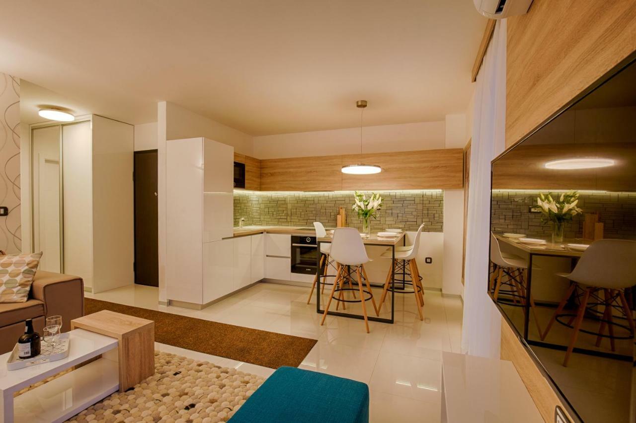 Deluxe New Apartments - Few Steps From The Beach - Luxury Holiday With Style - By Traveler Tourist Agency Krk Veglia Exterior foto