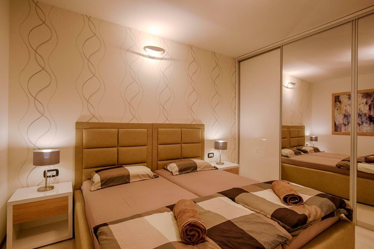 Deluxe New Apartments - Few Steps From The Beach - Luxury Holiday With Style - By Traveler Tourist Agency Krk Veglia Exterior foto